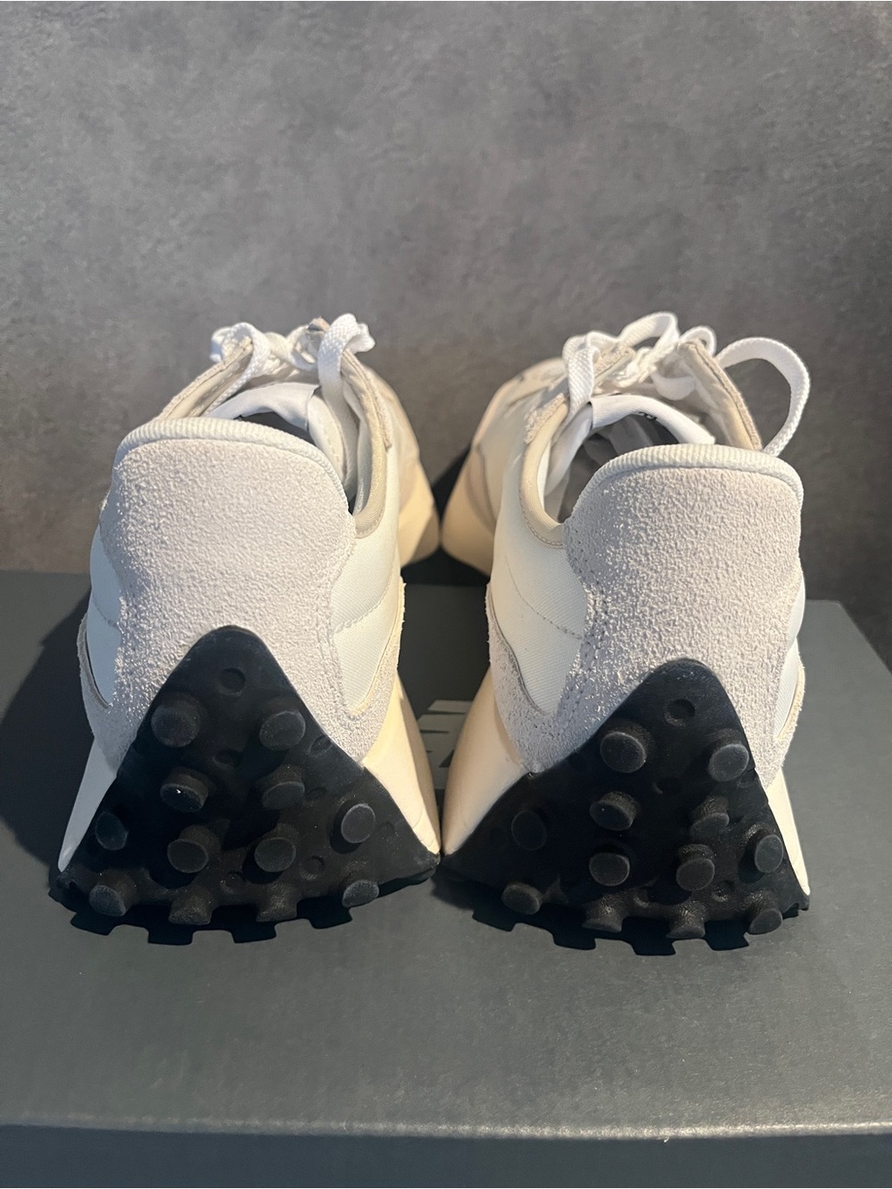 New Balance Women’s Sneakers 327 White Size 9.5 US - Picture 7 of 10